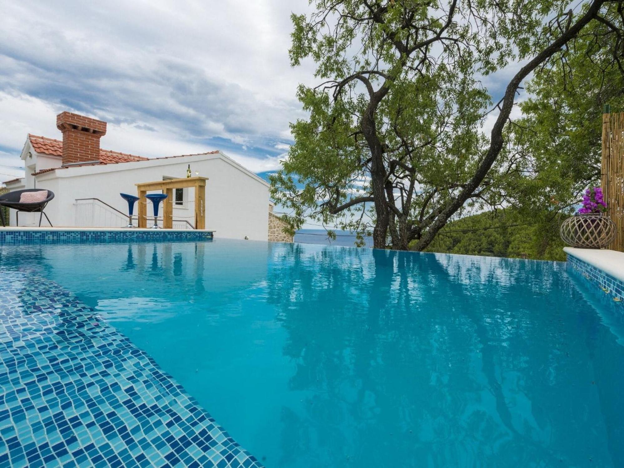 Dundo Pero - Four Bedroom With Swimming Pool And Sea View Villa *
